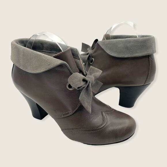 Hush Puppies Lonna Bow Fold Over Cuff Warm Gray Leather Heel Ankle Boot 9 - Picture 1 of 8